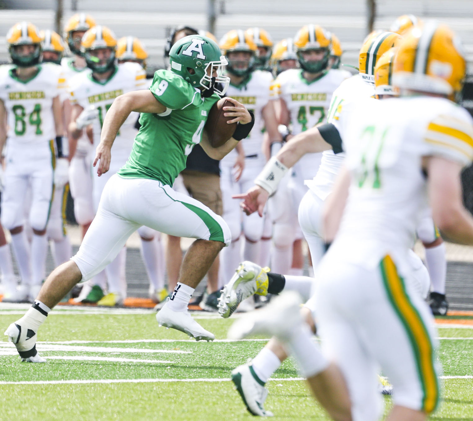 040521-qc-spt-gen-alleman-fball-6.JPG
